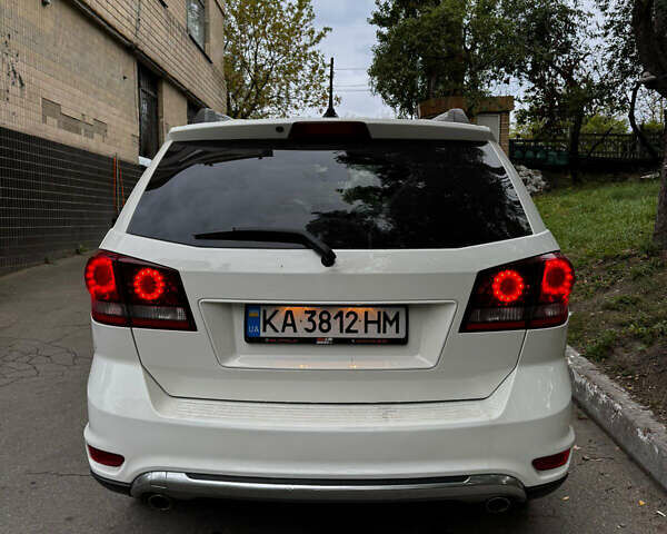 Белый Додж Джорни, объемом двигателя 3.6 л и пробегом 169 тыс. км за 15500 $, фото 2 на Automoto.ua