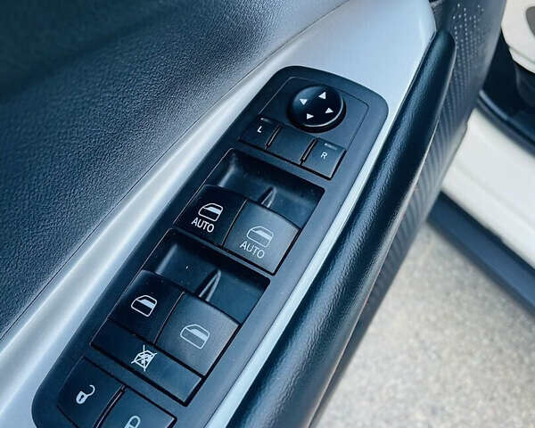 Белый Додж Джорни, объемом двигателя 3.6 л и пробегом 135 тыс. км за 15000 $, фото 14 на Automoto.ua