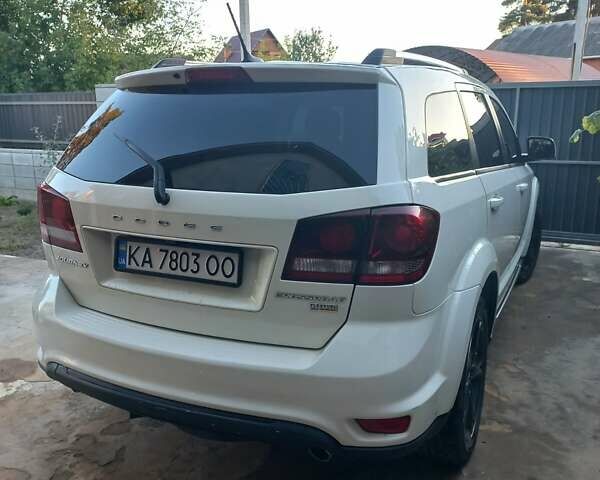 Белый Додж Джорни, объемом двигателя 3.6 л и пробегом 108 тыс. км за 13400 $, фото 3 на Automoto.ua