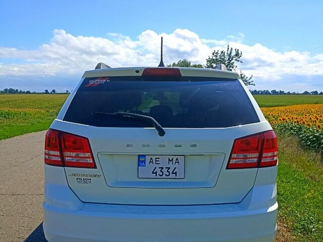 Білий Додж Джорні, об'ємом двигуна 2.4 л та пробігом 165 тис. км за 10500 $, фото 6 на Automoto.ua