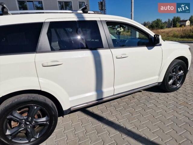 Белый Додж Джорни, объемом двигателя 3.6 л и пробегом 185 тыс. км за 14500 $, фото 3 на Automoto.ua