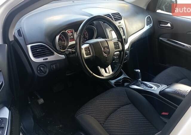 Белый Додж Джорни, объемом двигателя 2.36 л и пробегом 218 тыс. км за 7600 $, фото 9 на Automoto.ua