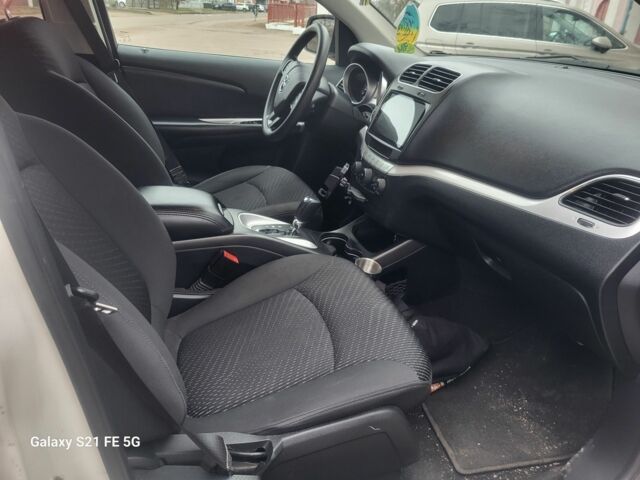 Белый Додж Джорни, объемом двигателя 2.4 л и пробегом 65 тыс. км за 11900 $, фото 5 на Automoto.ua