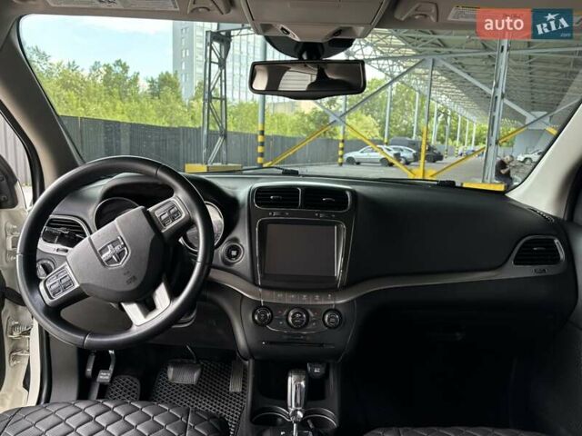 Белый Додж Джорни, объемом двигателя 3.6 л и пробегом 145 тыс. км за 13500 $, фото 7 на Automoto.ua