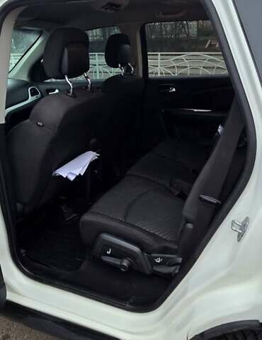 Белый Додж Джорни, объемом двигателя 2.4 л и пробегом 198 тыс. км за 12400 $, фото 13 на Automoto.ua