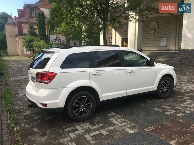 Белый Додж Джорни, объемом двигателя 3.6 л и пробегом 56 тыс. км за 15000 $, фото 5 на Automoto.ua