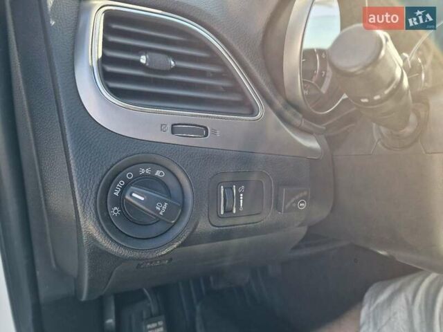 Белый Додж Джорни, объемом двигателя 3.6 л и пробегом 185 тыс. км за 14500 $, фото 10 на Automoto.ua