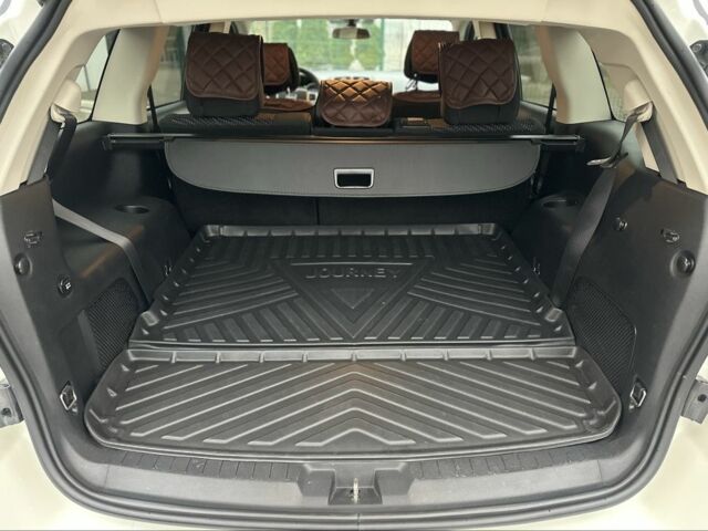 Белый Додж Джорни, объемом двигателя 2.4 л и пробегом 49 тыс. км за 13350 $, фото 18 на Automoto.ua