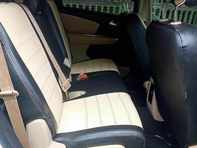 Білий Додж Джорні, об'ємом двигуна 2.4 л та пробігом 165 тис. км за 10500 $, фото 11 на Automoto.ua