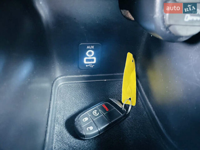 Белый Додж Джорни, объемом двигателя 3.6 л и пробегом 135 тыс. км за 15000 $, фото 19 на Automoto.ua