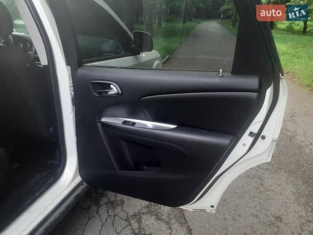 Белый Додж Джорни, объемом двигателя 2.36 л и пробегом 124 тыс. км за 11800 $, фото 13 на Automoto.ua