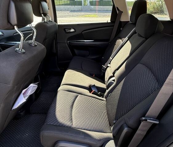 Белый Додж Джорни, объемом двигателя 2.4 л и пробегом 80 тыс. км за 14000 $, фото 12 на Automoto.ua