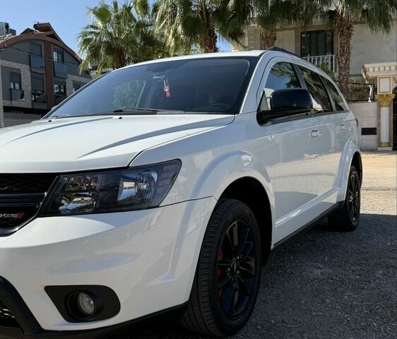 Белый Додж Джорни, объемом двигателя 2.4 л и пробегом 80 тыс. км за 14000 $, фото 1 на Automoto.ua