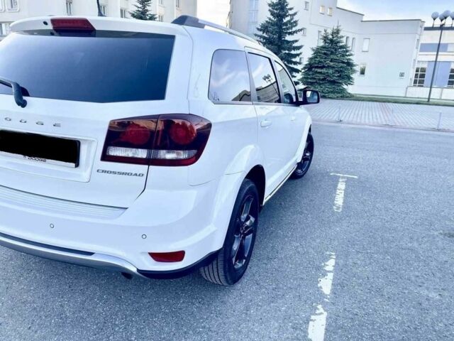 Белый Додж Джорни, объемом двигателя 2.4 л и пробегом 127 тыс. км за 10500 $, фото 5 на Automoto.ua