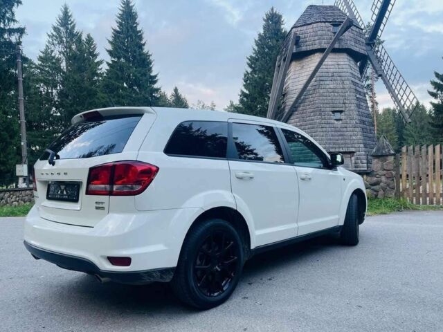 Белый Додж Джорни, объемом двигателя 0 л и пробегом 88 тыс. км за 8800 $, фото 2 на Automoto.ua