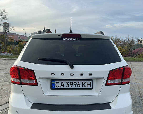 Белый Додж Джорни, объемом двигателя 2.36 л и пробегом 176 тыс. км за 13200 $, фото 4 на Automoto.ua