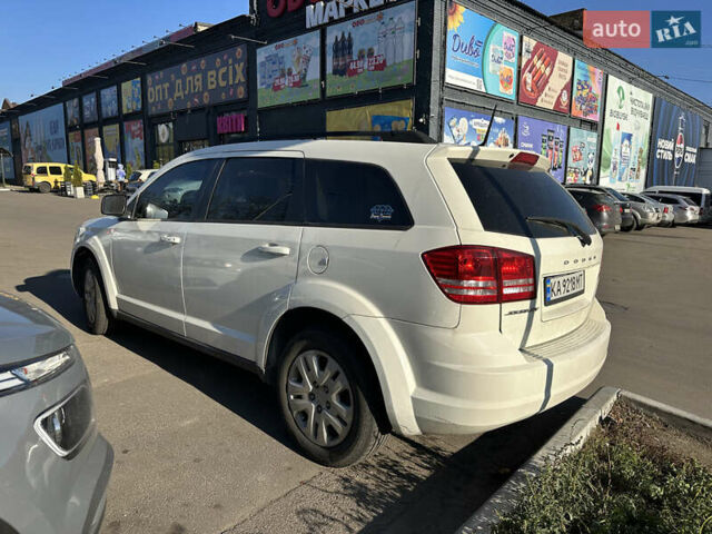 Белый Додж Джорни, объемом двигателя 2.36 л и пробегом 126 тыс. км за 11900 $, фото 2 на Automoto.ua