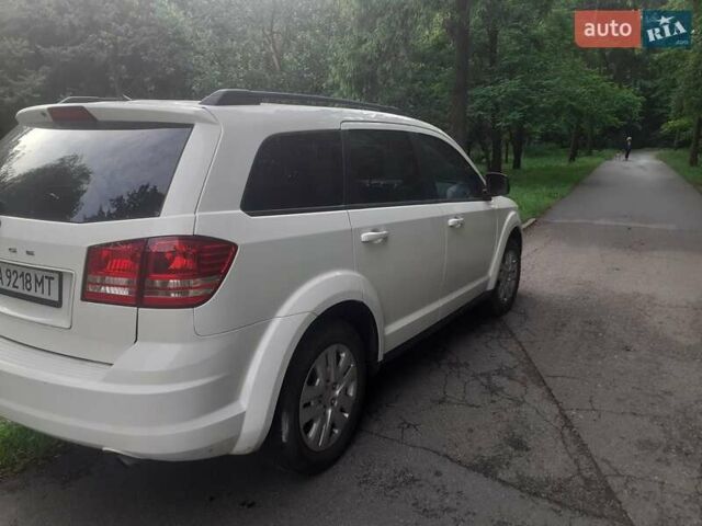 Белый Додж Джорни, объемом двигателя 2.36 л и пробегом 124 тыс. км за 11800 $, фото 6 на Automoto.ua
