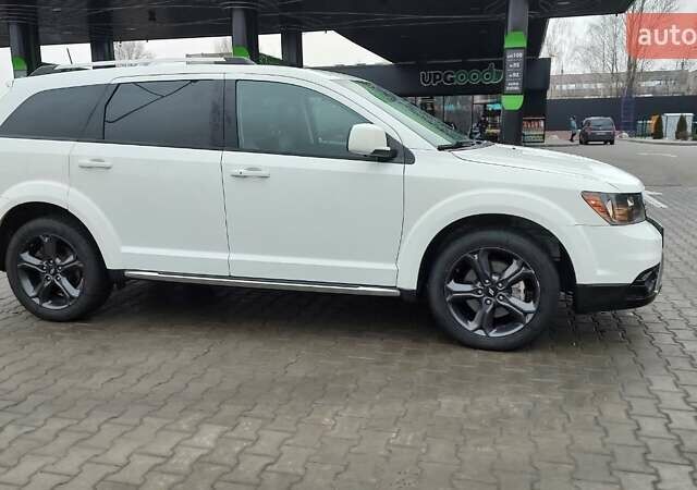 Белый Додж Джорни, объемом двигателя 3.6 л и пробегом 144 тыс. км за 15000 $, фото 1 на Automoto.ua