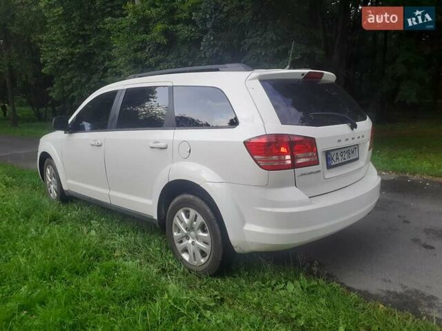 Белый Додж Джорни, объемом двигателя 2.36 л и пробегом 124 тыс. км за 11800 $, фото 3 на Automoto.ua