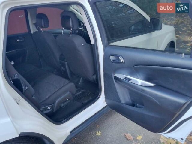 Белый Додж Джорни, объемом двигателя 2.36 л и пробегом 126 тыс. км за 11900 $, фото 8 на Automoto.ua