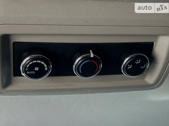 Белый Додж Джорни, объемом двигателя 0 л и пробегом 122 тыс. км за 3000 $, фото 24 на Automoto.ua