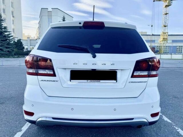 Белый Додж Джорни, объемом двигателя 2.4 л и пробегом 127 тыс. км за 10500 $, фото 4 на Automoto.ua