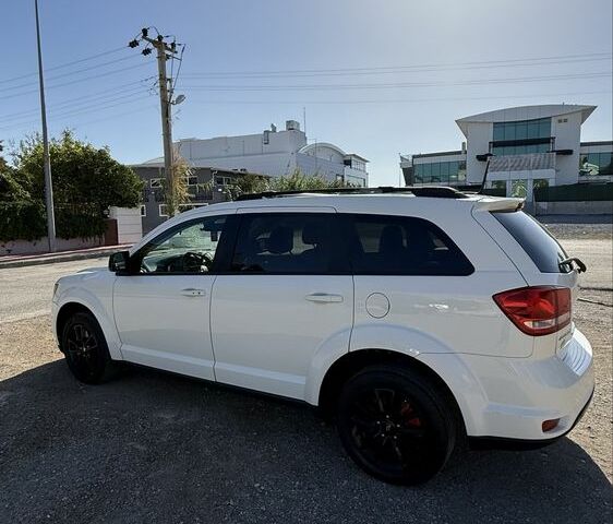 Белый Додж Джорни, объемом двигателя 2.4 л и пробегом 80 тыс. км за 14000 $, фото 7 на Automoto.ua