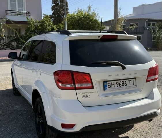 Белый Додж Джорни, объемом двигателя 2.4 л и пробегом 80 тыс. км за 14000 $, фото 3 на Automoto.ua
