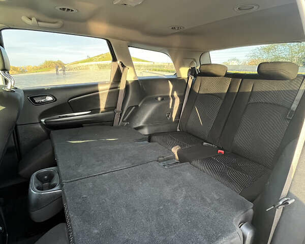 Белый Додж Джорни, объемом двигателя 2.36 л и пробегом 176 тыс. км за 13200 $, фото 6 на Automoto.ua