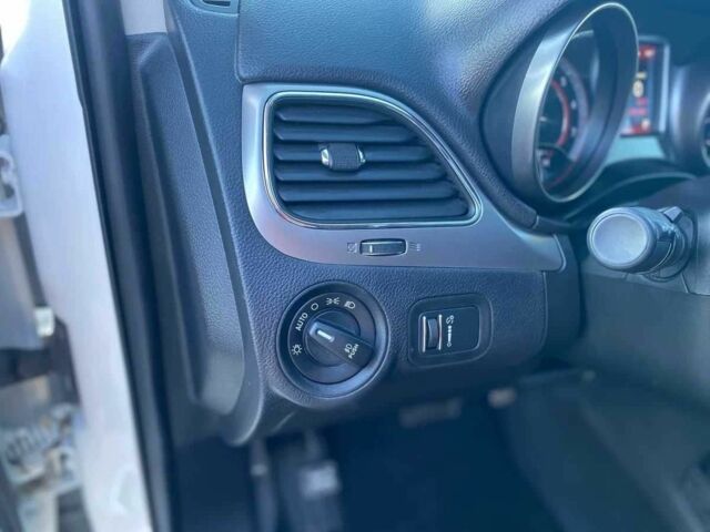 Белый Додж Джорни, объемом двигателя 2.4 л и пробегом 127 тыс. км за 10500 $, фото 17 на Automoto.ua