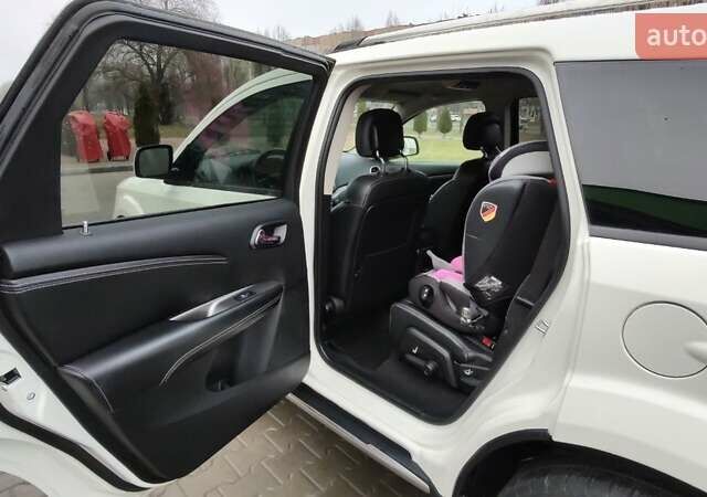 Белый Додж Джорни, объемом двигателя 3.6 л и пробегом 144 тыс. км за 15000 $, фото 11 на Automoto.ua