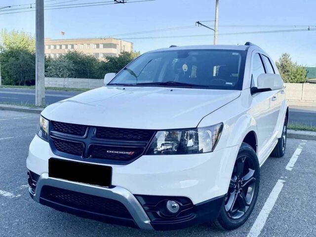Белый Додж Джорни, объемом двигателя 2.4 л и пробегом 127 тыс. км за 10500 $, фото 1 на Automoto.ua