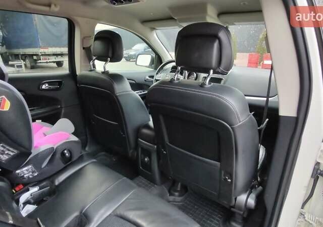 Белый Додж Джорни, объемом двигателя 3.6 л и пробегом 144 тыс. км за 15000 $, фото 6 на Automoto.ua