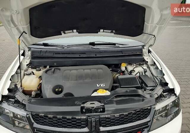 Белый Додж Джорни, объемом двигателя 3.6 л и пробегом 144 тыс. км за 15000 $, фото 16 на Automoto.ua