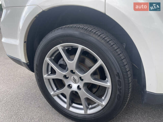 Білий Додж Джорні, об'ємом двигуна 3.6 л та пробігом 99 тис. км за 17700 $, фото 9 на Automoto.ua