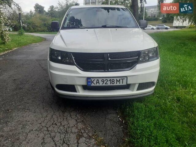 Белый Додж Джорни, объемом двигателя 2.36 л и пробегом 124 тыс. км за 11800 $, фото 1 на Automoto.ua