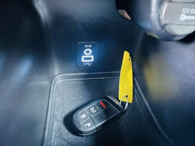 Белый Додж Джорни, объемом двигателя 0 л и пробегом 88 тыс. км за 8800 $, фото 13 на Automoto.ua