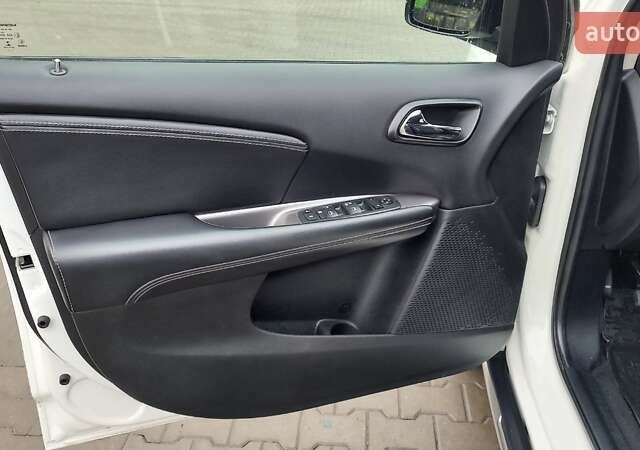 Белый Додж Джорни, объемом двигателя 3.6 л и пробегом 144 тыс. км за 15000 $, фото 19 на Automoto.ua