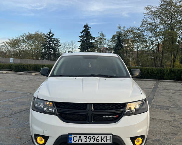 Белый Додж Джорни, объемом двигателя 2.36 л и пробегом 176 тыс. км за 13200 $, фото 3 на Automoto.ua