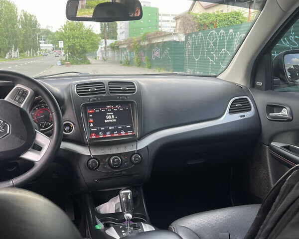 Білий Додж Джорні, об'ємом двигуна 3.6 л та пробігом 99 тис. км за 17700 $, фото 13 на Automoto.ua