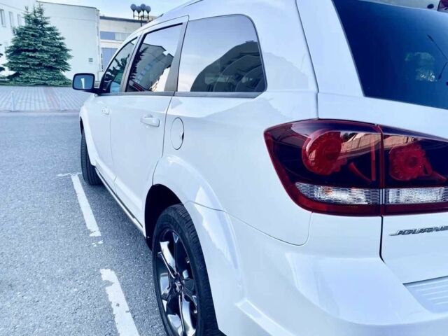 Белый Додж Джорни, объемом двигателя 2.4 л и пробегом 127 тыс. км за 10500 $, фото 9 на Automoto.ua