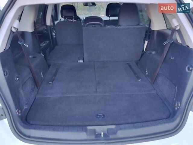 Белый Додж Джорни, объемом двигателя 2.36 л и пробегом 126 тыс. км за 11900 $, фото 7 на Automoto.ua