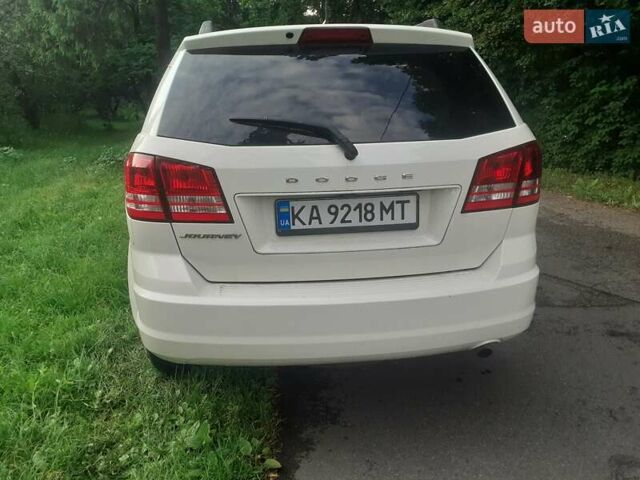 Белый Додж Джорни, объемом двигателя 2.36 л и пробегом 124 тыс. км за 11800 $, фото 4 на Automoto.ua