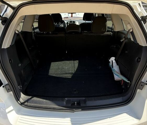 Белый Додж Джорни, объемом двигателя 2.4 л и пробегом 80 тыс. км за 14000 $, фото 9 на Automoto.ua