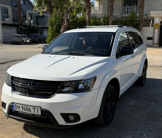 Белый Додж Джорни, объемом двигателя 2.4 л и пробегом 80 тыс. км за 14000 $, фото 2 на Automoto.ua