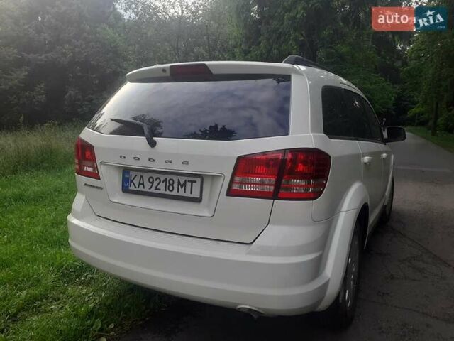 Белый Додж Джорни, объемом двигателя 2.36 л и пробегом 124 тыс. км за 11800 $, фото 5 на Automoto.ua
