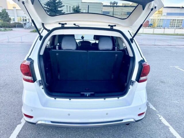 Белый Додж Джорни, объемом двигателя 2.4 л и пробегом 127 тыс. км за 10500 $, фото 13 на Automoto.ua