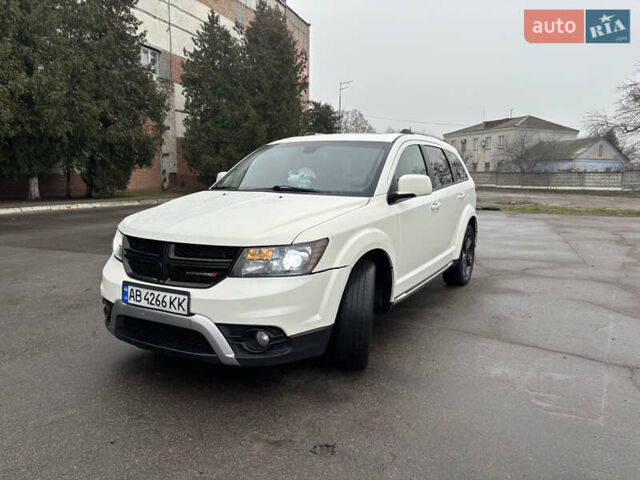 Белый Додж Джорни, объемом двигателя 2.36 л и пробегом 225 тыс. км за 10850 $, фото 3 на Automoto.ua