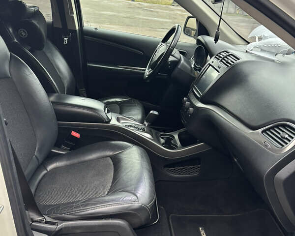 Белый Додж Джорни, объемом двигателя 2.36 л и пробегом 225 тыс. км за 10850 $, фото 10 на Automoto.ua